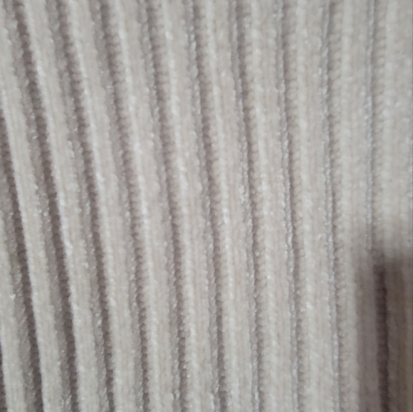 Divided mock neck soft chenille crop sweater - Picture 3 of 4